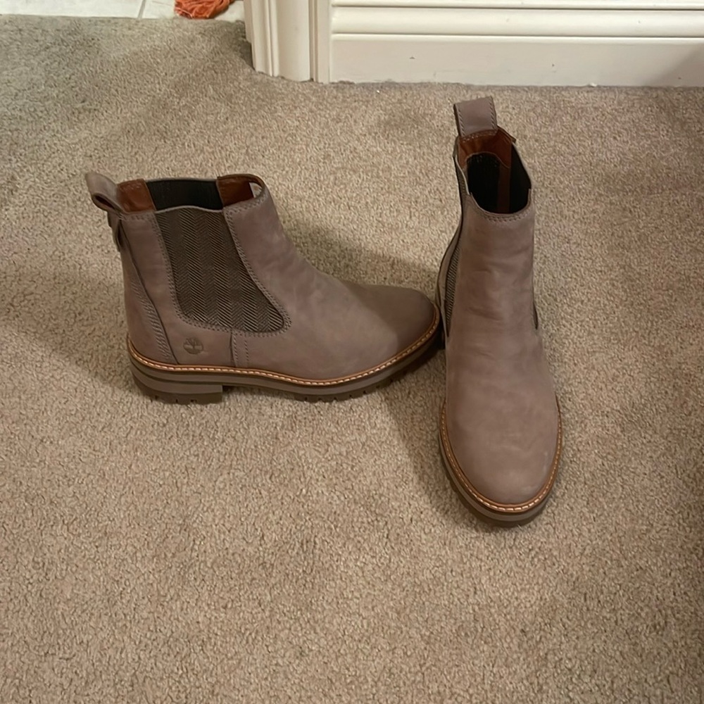 Timberland Women's Courmayeur Valley Chelsea Fashion Boot